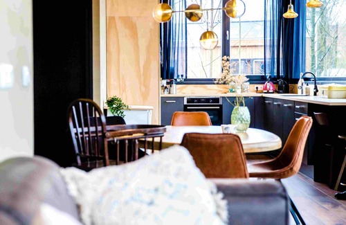 Birstum Cabin | Lakefront Nature House with own shared dock in Friesland: Reade Wikel