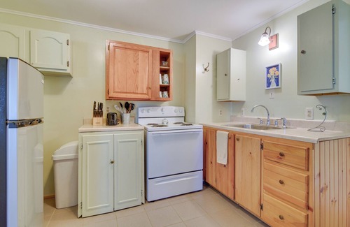 Oakland Apartment | Lakefront Oakland Vacation Rental w/Dock + Views!