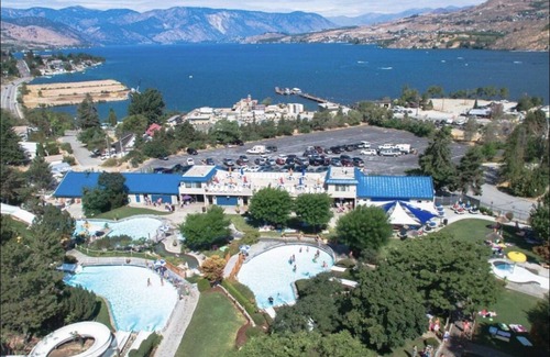 Chelan House | Lakefront Paradise- Walk to Town, Views, Private Beach, Lakeside