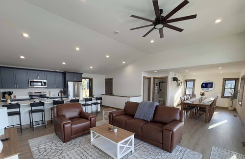 New Lisbon House | Lakefront, Pickleball, Firepit, Kayaks, Sleeps 20
