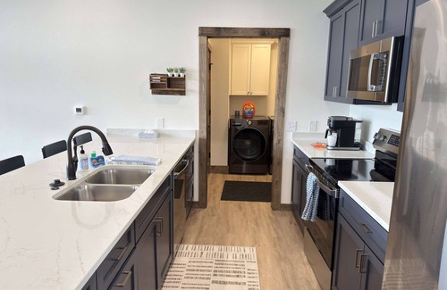 New Lisbon House | Lakefront, Pickleball, Firepit, Kayaks, Sleeps 20