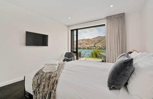 Wanaka Hotel | Lakefront Premier Studio
