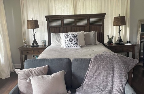 Myrick Estates House | Lakefront - private suite- Private entrance to one bedroom with private bath