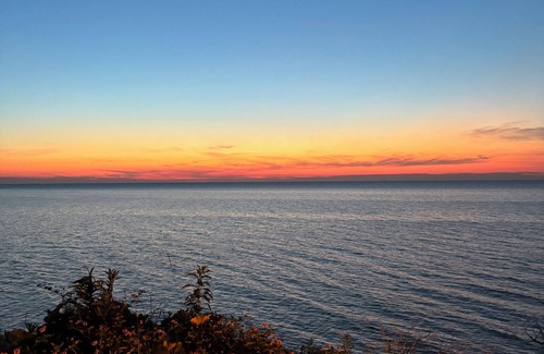 North Kingsville House | LAKEFRONT PROPERTY CHARMING 2-bedroom house sleeps 6 in delightful Conneaut.