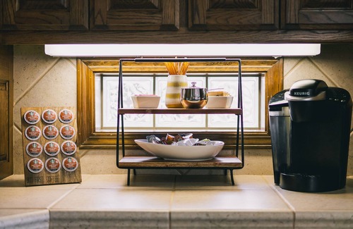 Hot Springs House | Lakefront Retreat Bonfire Nights w/S’mores, Ping Pong, Shuffleboard & More!