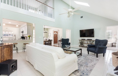 Golden Glades - The Woods House | ★Lakefront & Spacious★ CasperBeds-10min Beach/Mayo