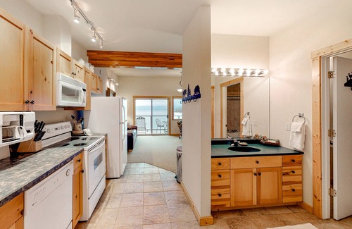 Polson Apartment | Lakefront studio with breathtaking balcony views, docks for swimming & kayaking