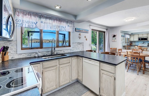 Helena House | Lakefront vacation rental on Hauser Lake