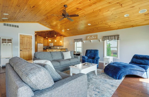 Howe House | Lakefront Vacation Rental ~ 10 Mi to Shipshewana!