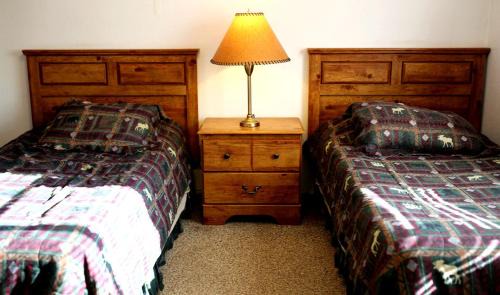 Tomah House | Lakefront Vacation Rental with a Deck and Hot Tub near Wisconsin Dells