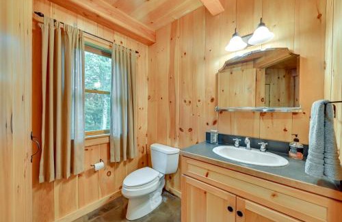 Westhampton House | Lakefront Westhampton Cabin with Beach and Kayaks!