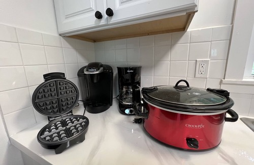 New Fairfield House | Lakehouse, Boat Dock, Kayaks, Fire-Pit, King Bed, 1 Hour & 15 Min from NYC etc!