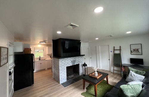 New Fairfield House | Lakehouse, Boat Dock, Kayaks, Fire-Pit, King Bed, 1 Hour & 15 Min from NYC etc!