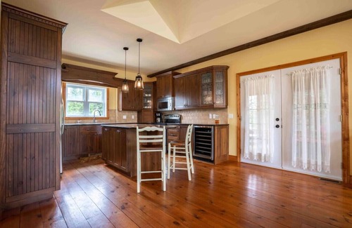 Saint Come Apartment | LakeHouse | Hot Tub |Beach | Kayaks | Pool Table