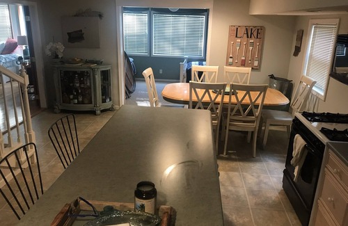 Stroh Cottage | Lakehouse on beautiful Big Long Lake