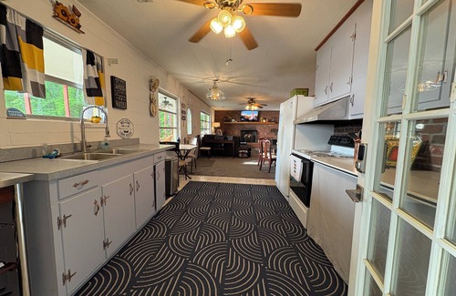 Clarksville House | Lakehouse on the water with amazing view and private dock