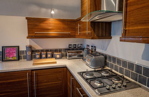 South Lakeland Leisure Village Cottage | LAKELAND LODGE, pet friendly, character holiday cottage in Carnforth