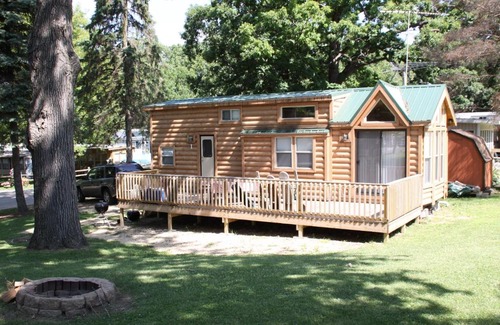 Milton Resort | Lakeland RV Campground Deluxe Loft Cabin 13