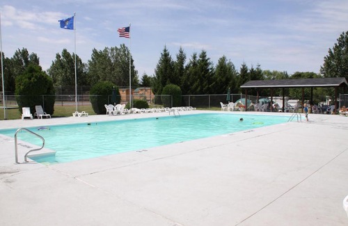 Milton Resort | Lakeland RV Campground Deluxe Loft Cabin 13