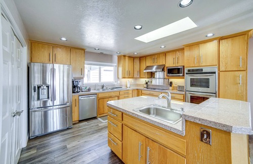 North Lakeport House | Lakeport Home w/Stunning Lake & Mountain Views