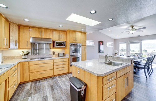 North Lakeport House | Lakeport Home w/Stunning Lake & Mountain Views