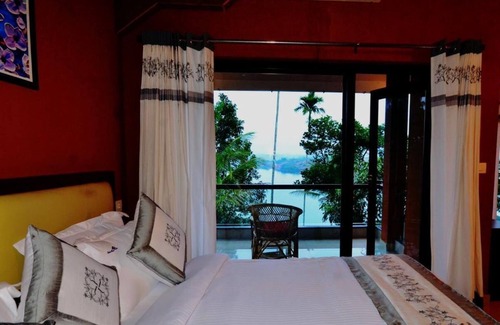 Vazhavatta House | LakeRose Wayanad Resort - Lake view