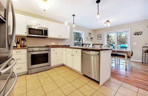 Williamsville House | Lakes, Hiking,Skiing Late Fall Foliage - Spacious 4-bedroom Pet Friendly Vt Home