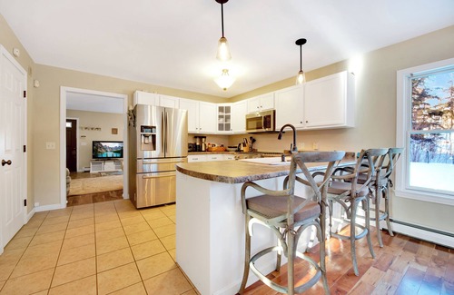 Williamsville House | Lakes, Hiking,Skiing Late Fall Foliage - Spacious 4-bedroom Pet Friendly Vt Home