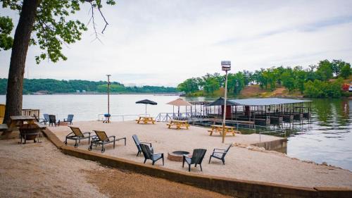 Lake Ozark House | Lakeshore Fishing Cabins #4