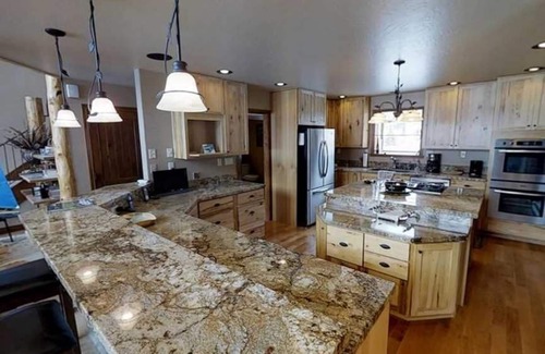 Lake City House | Lakeshore Manor - Picturesque Lakefront House on Beautiful Lake San Cristobal