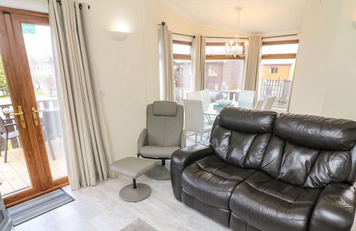 Yealand Conyers House | LAKESIDE 19, pet friendly, with pool in Tewitfield