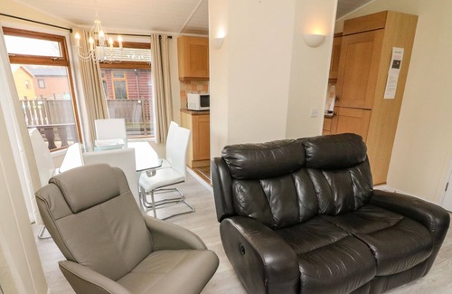 Yealand Conyers House | LAKESIDE 19, pet friendly, with pool in Tewitfield