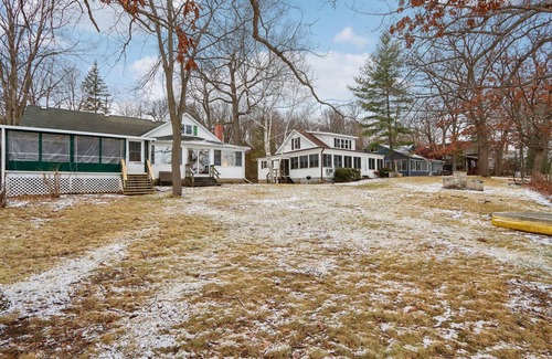 Lake Mills House | Lakeside 3-bedroom house with spacious living areas and all amenities