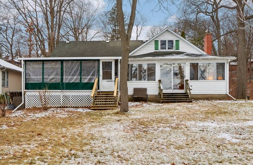 Lake Mills House | Lakeside 3-bedroom house with spacious living areas and all amenities