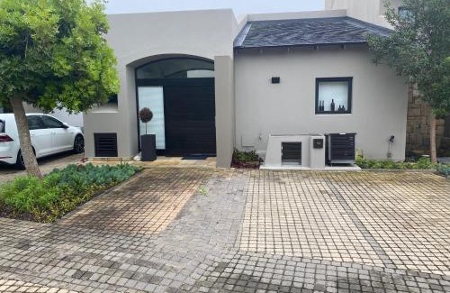 Herolds Bay Apartment | Lakeside Apartment in Oubaai Golf Estate