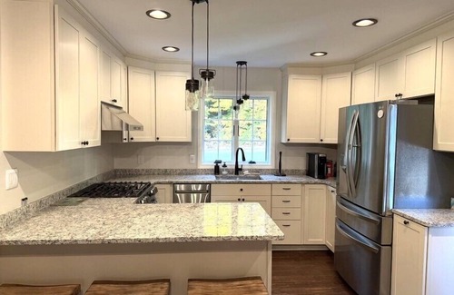 Laconia House | Lakeside Bliss at Pickerel Cove