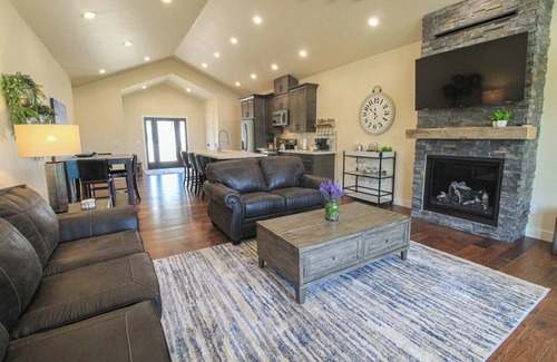 Lakeside House | Lakeside Breeze, with hot tub!