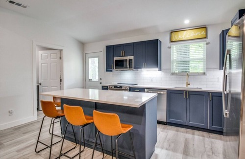 Pottsboro Cabin | Lakeside Cabin Newly Remodeled .4mile to boat ramp with boat parking and Kayaks.