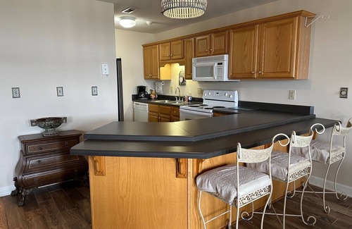 Guntersville Condo | Lakeside Condo ~ Close to Everything ~ First Floor ~ Pool ~ Dock ~ Views