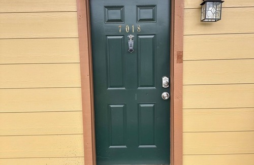 Guntersville Condo | Lakeside Condo ~ Close to Everything ~ First Floor ~ Pool ~ Dock ~ Views