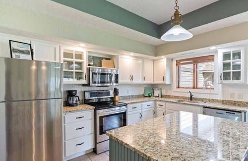 Nisswa Condo | Lakeside Condo in Gull Lake, MN, 2BR, Boat Rentals