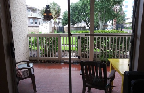 El Lago Condo | Lakeside condo on Clear Lake with marina.