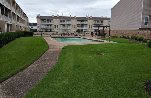 El Lago Condo | Lakeside condo on Clear Lake with marina.