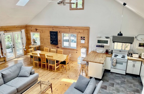 Lake St. Peter Cottage | Lakeside Cottage Near Algonquin Park