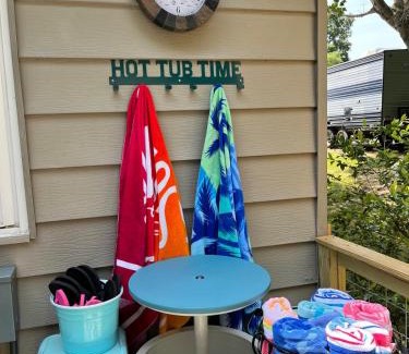 Scottsville House | Lakeside cottage w/3 bed, 2 bath & spectacular view!