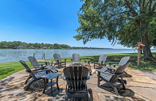 Malakoff Cottage | Lakeside Cottage w/modern amenities, stunning lake views, pickleball court