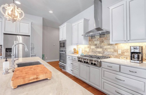 Canyon Lake House | Lakeside Dreamhouse I Lake, Hot tub, Dogs