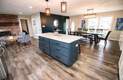 Bellmore House | Lakeside family house w/hot tub.