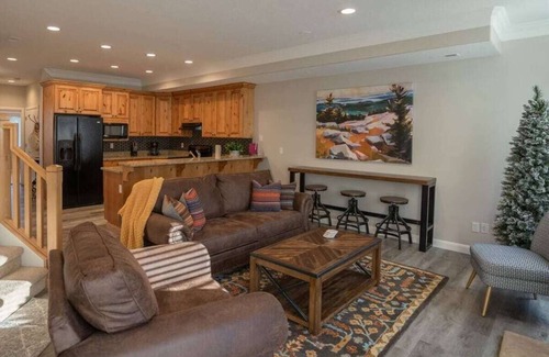 Ogden House | Lakeside Funscape LS33 | Ski & Snowboard | Hot Tub