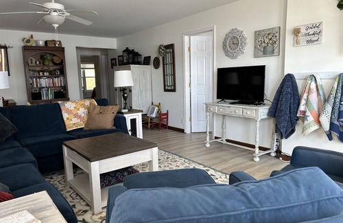 Dale House | Lakeside home available for your family vacations in a quite neighborhood.